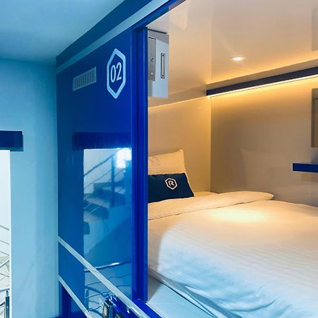 Rosalyne Sleepbox Malioboro 3 호텔 요그야카르타 외부 사진
