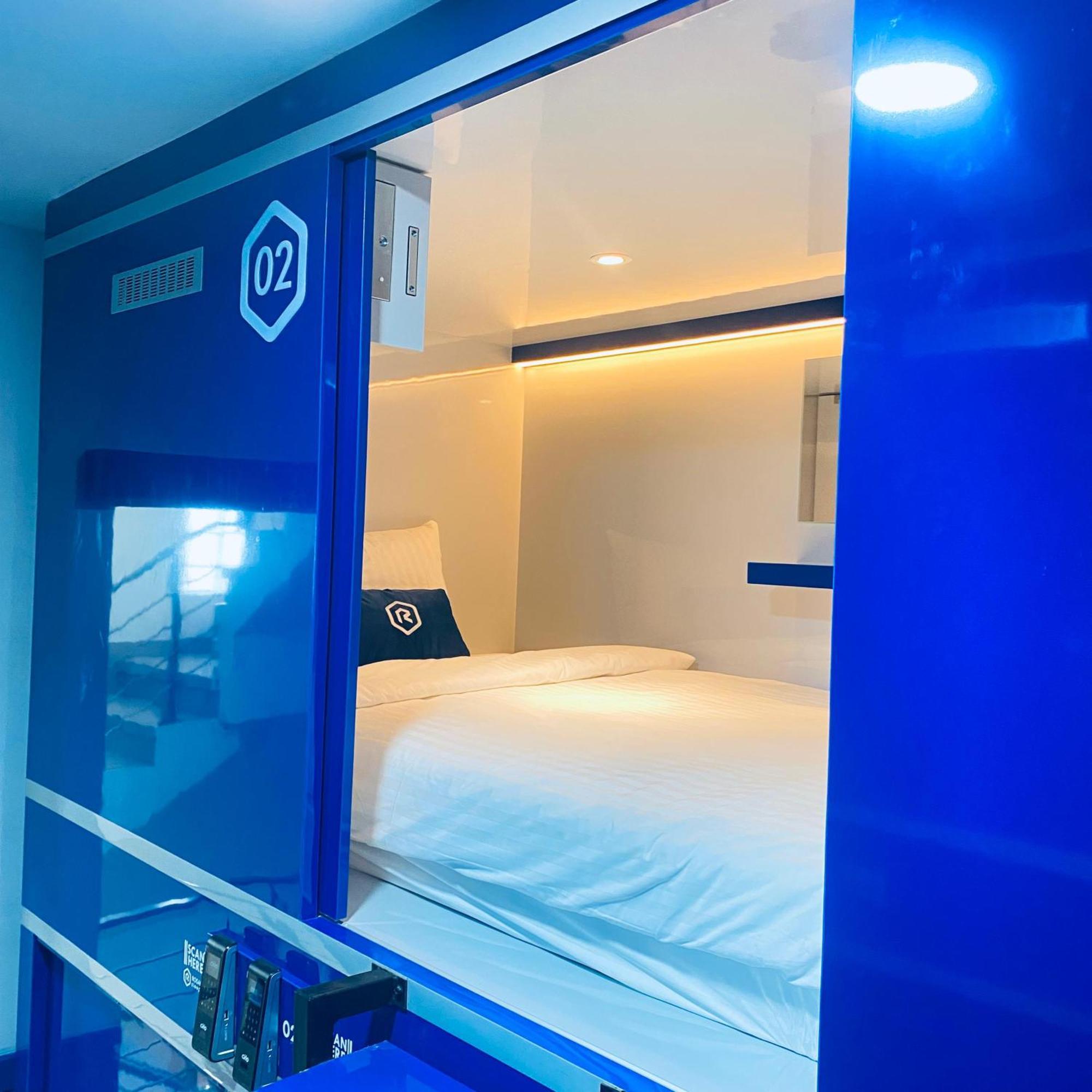Rosalyne Sleepbox Malioboro 3 호텔 요그야카르타 외부 사진
