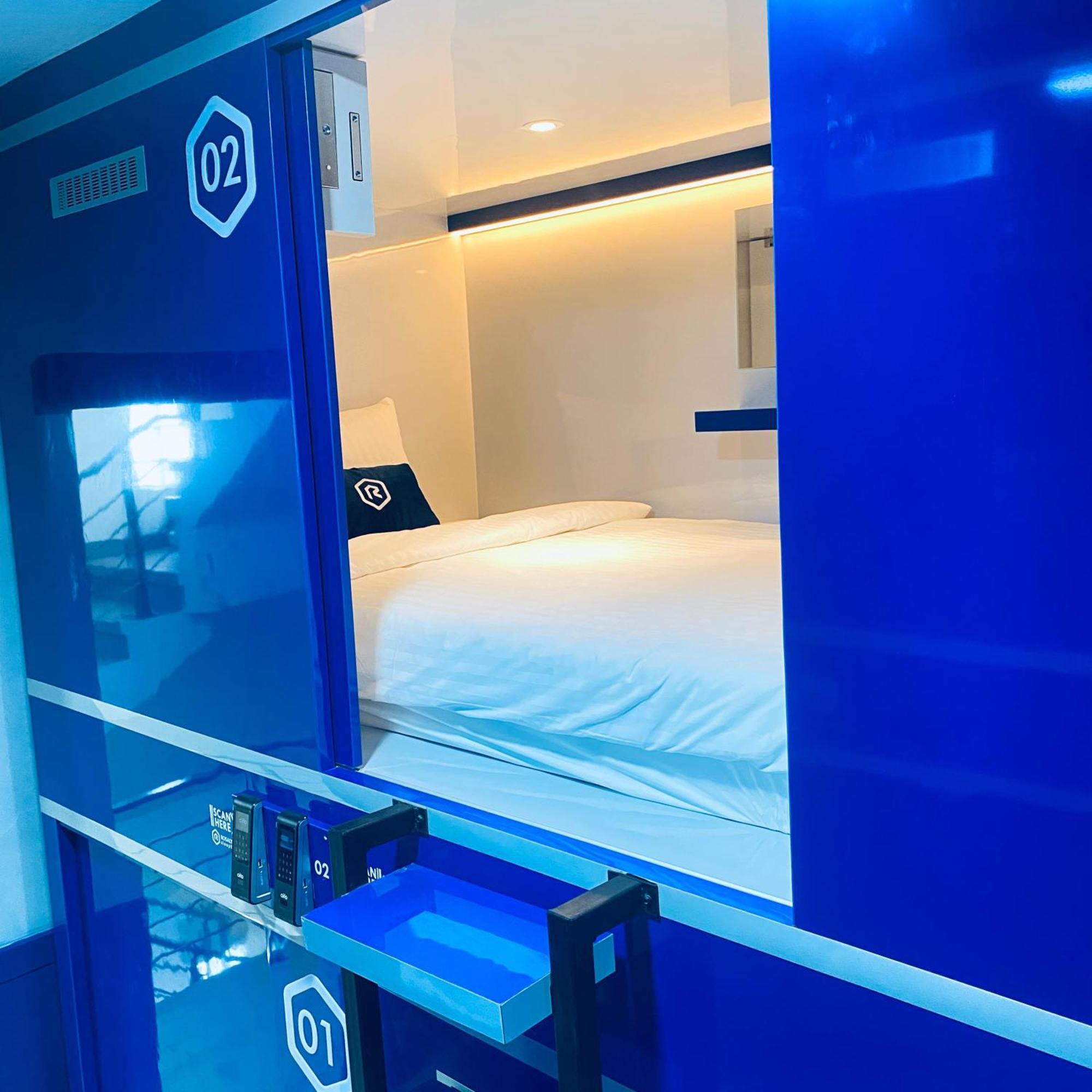 Rosalyne Sleepbox Malioboro 3 호텔 요그야카르타 외부 사진