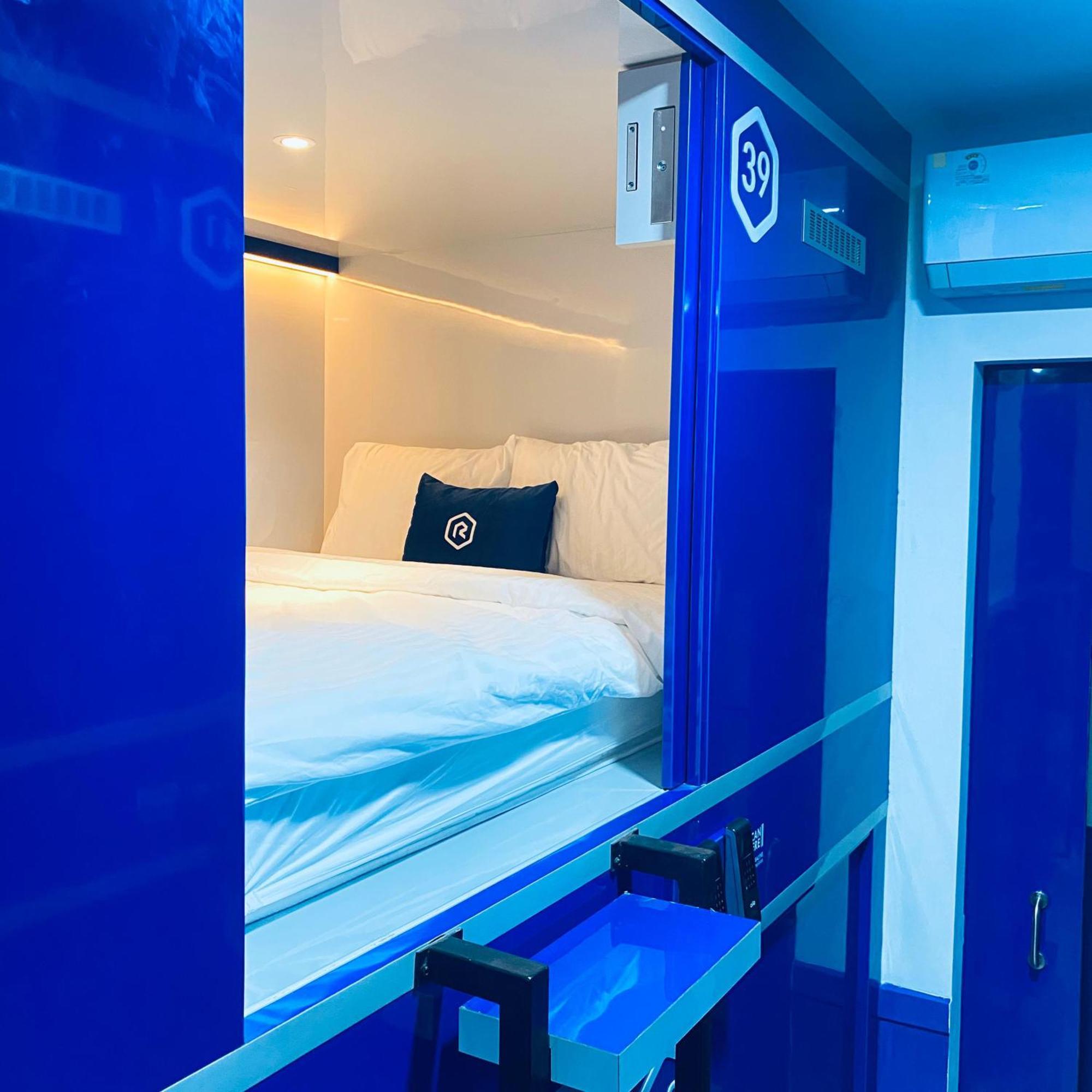 Rosalyne Sleepbox Malioboro 3 호텔 요그야카르타 외부 사진