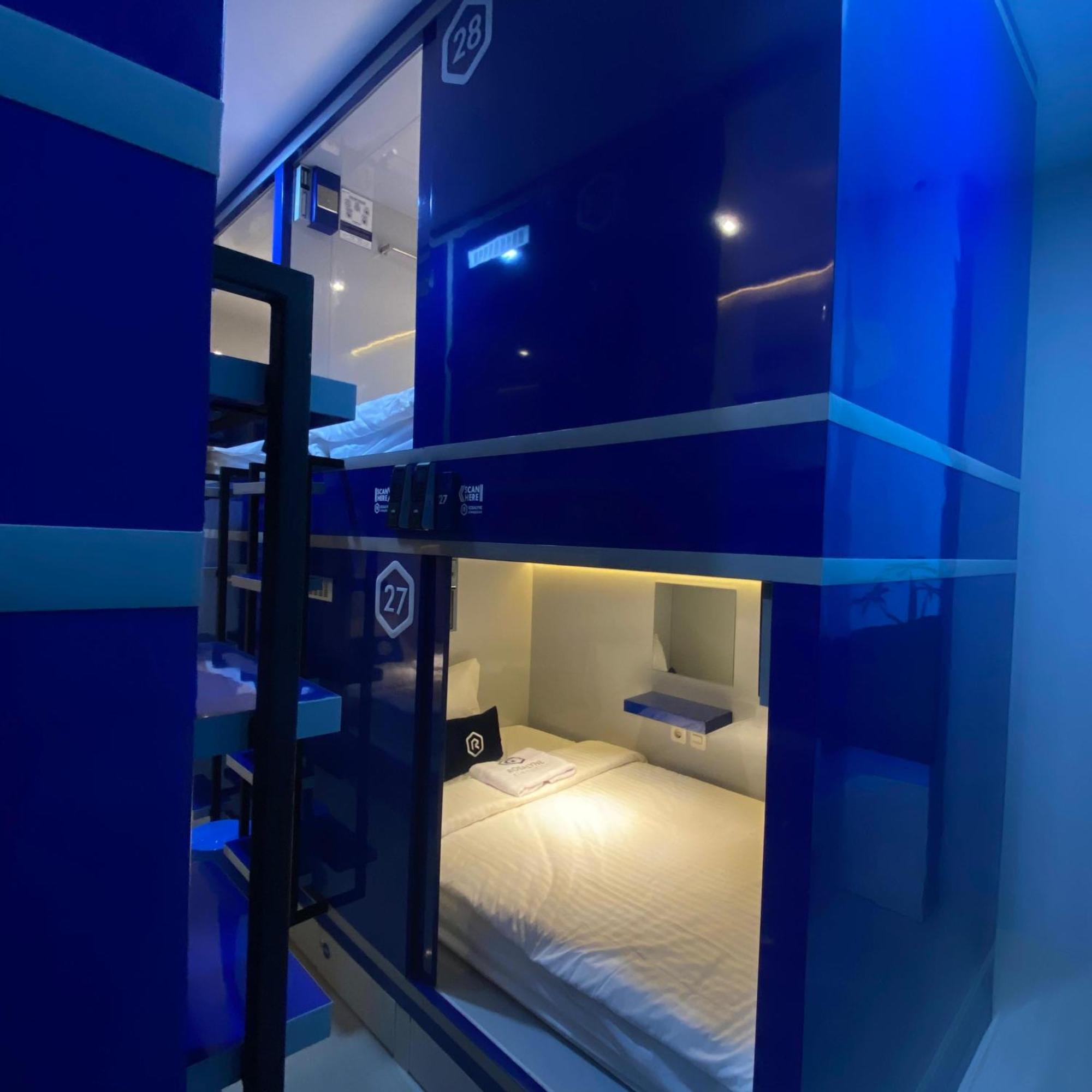 Rosalyne Sleepbox Malioboro 3 호텔 요그야카르타 외부 사진