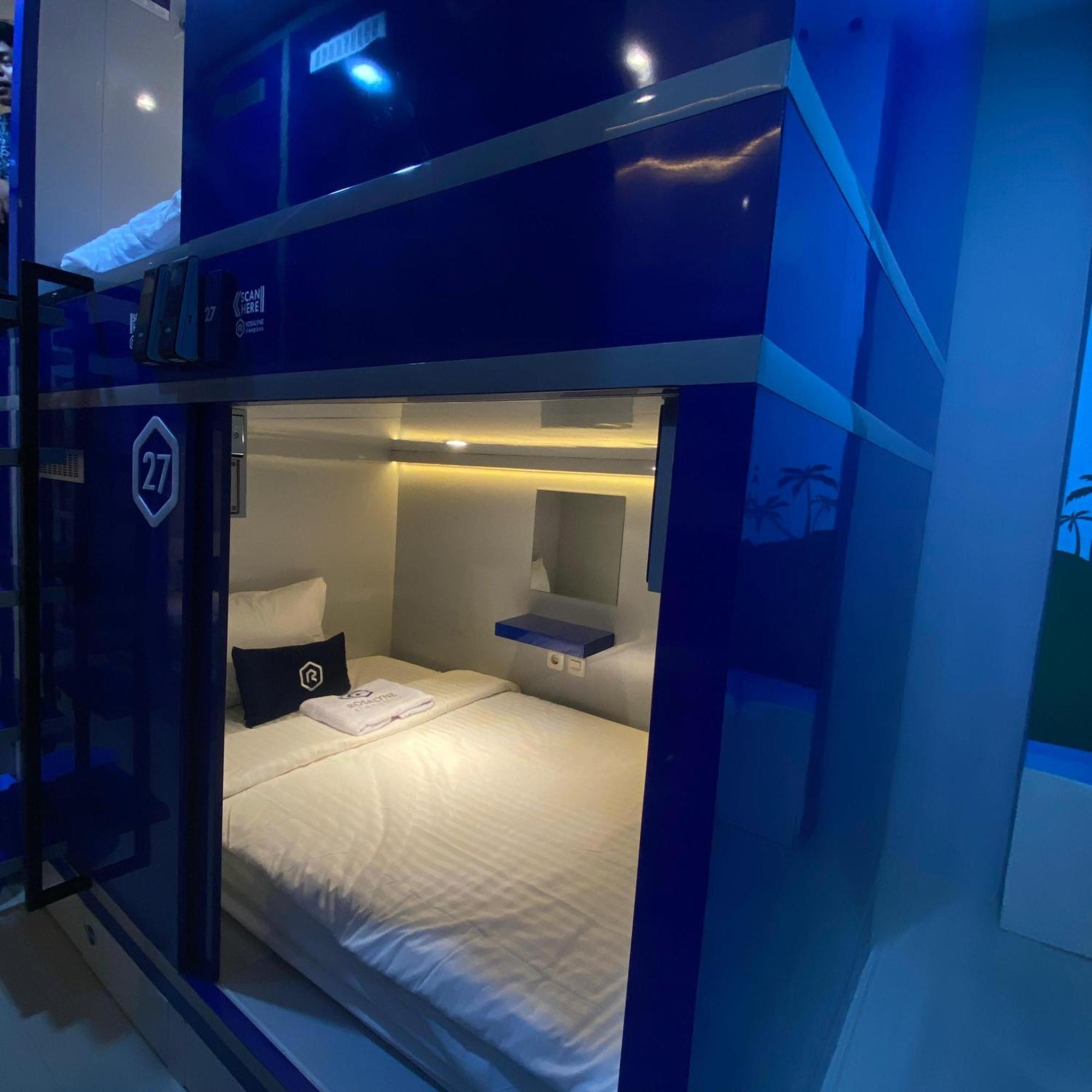 Rosalyne Sleepbox Malioboro 3 호텔 요그야카르타 외부 사진