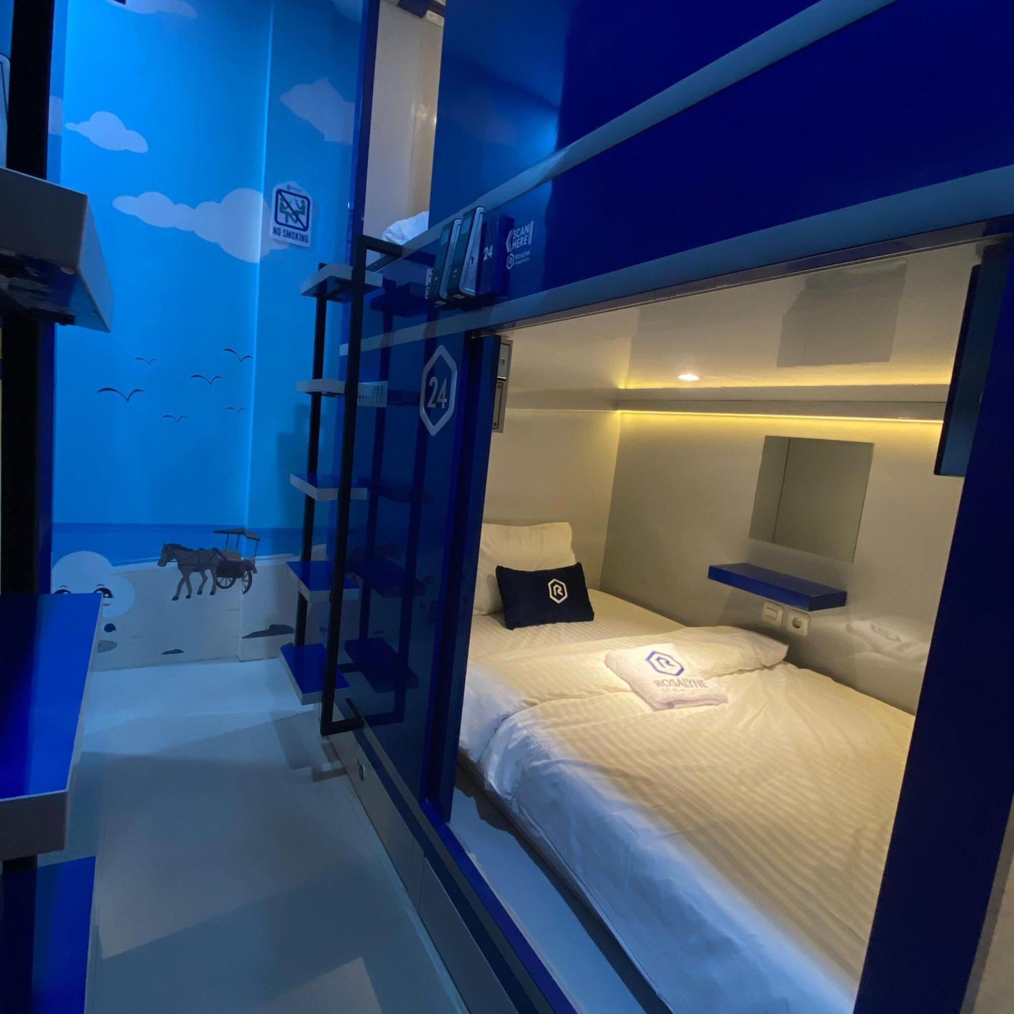 Rosalyne Sleepbox Malioboro 3 호텔 요그야카르타 외부 사진