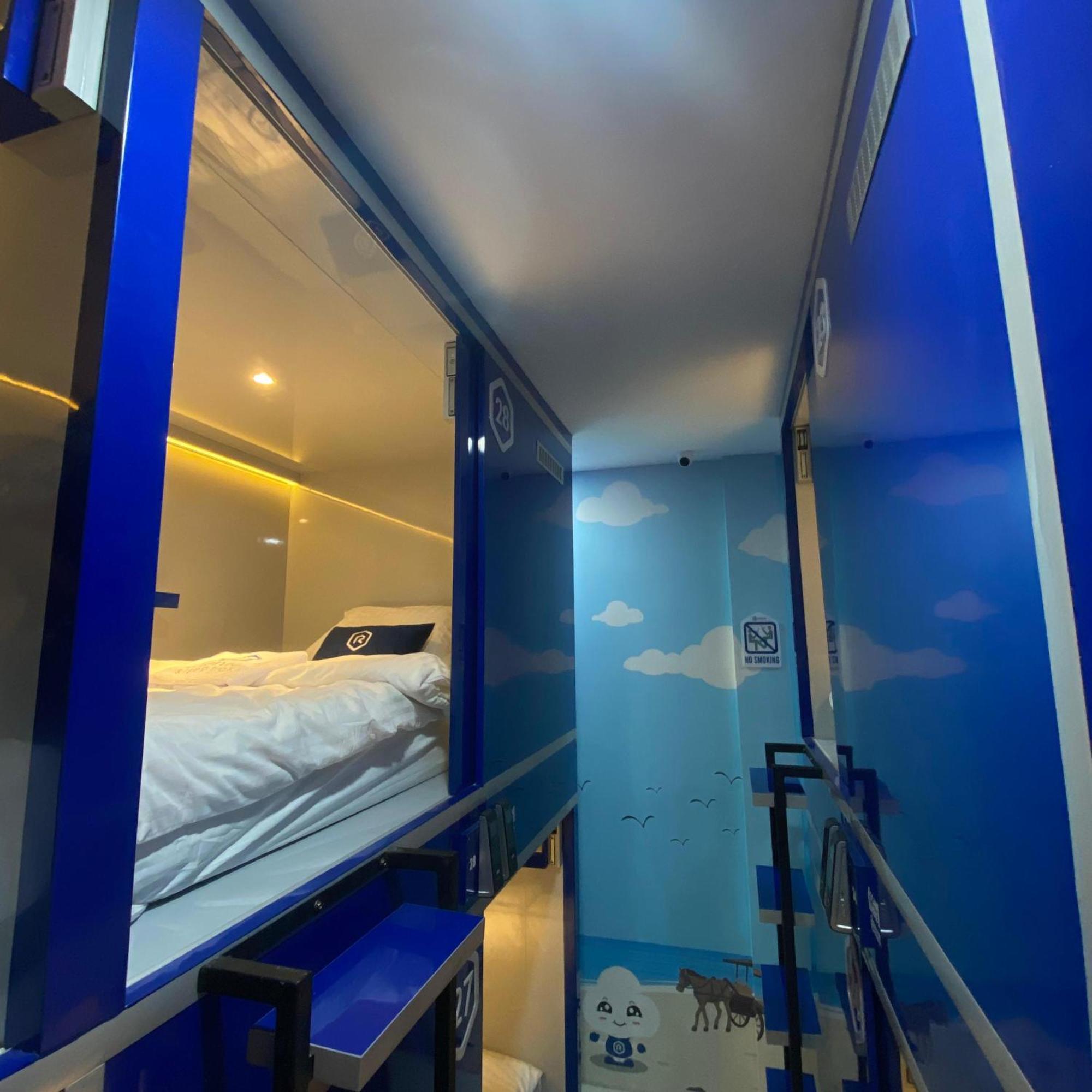 Rosalyne Sleepbox Malioboro 3 호텔 요그야카르타 외부 사진