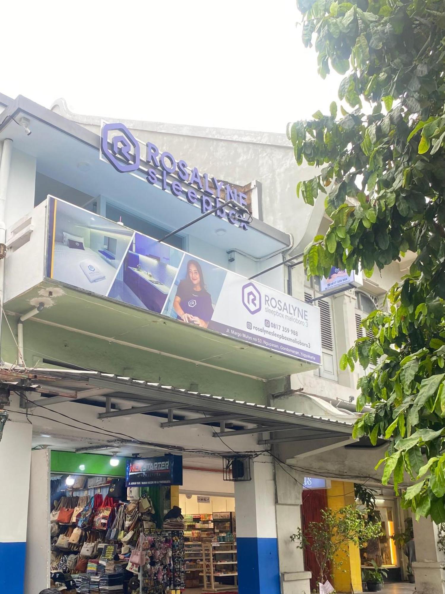 Rosalyne Sleepbox Malioboro 3 호텔 요그야카르타 외부 사진