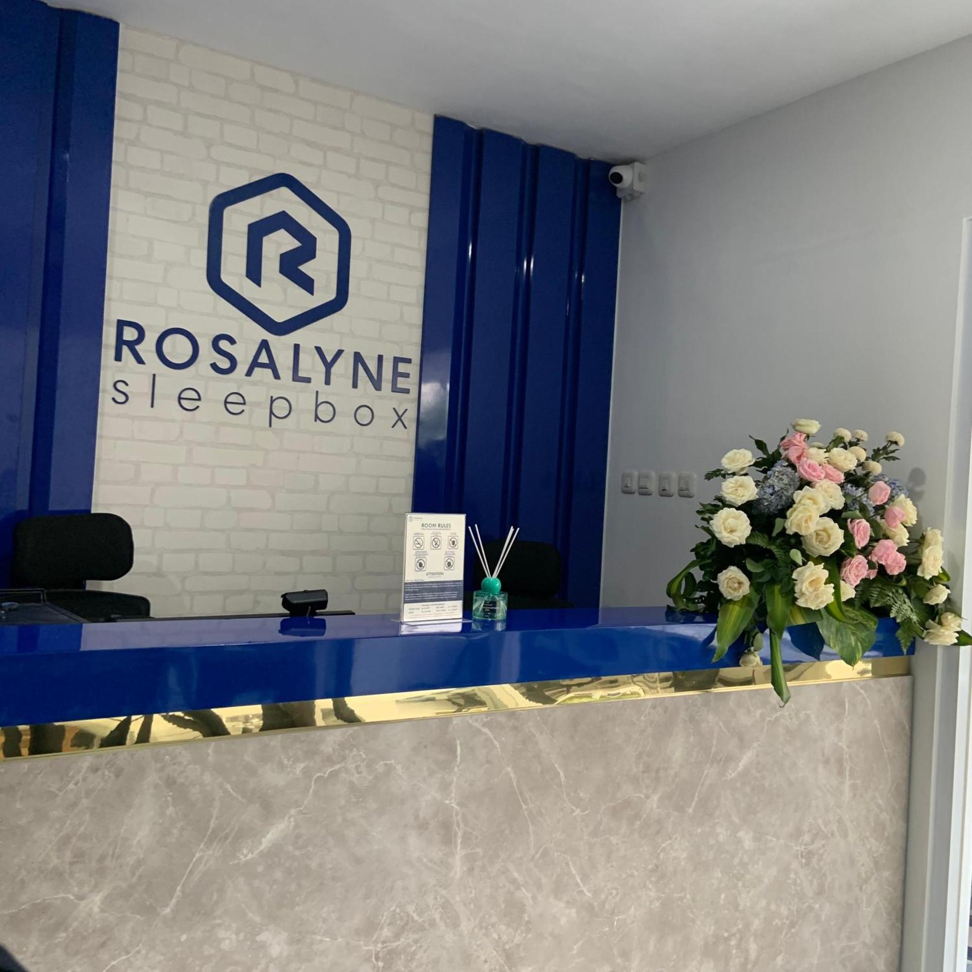 Rosalyne Sleepbox Malioboro 3 호텔 요그야카르타 외부 사진