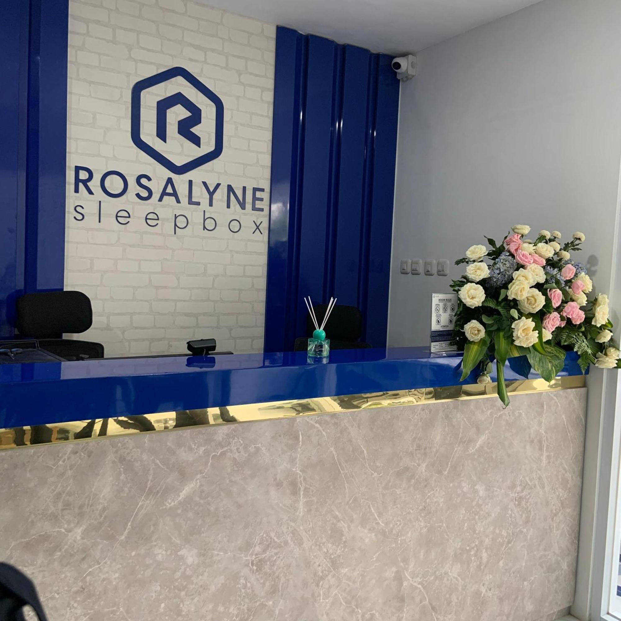 Rosalyne Sleepbox Malioboro 3 호텔 요그야카르타 외부 사진